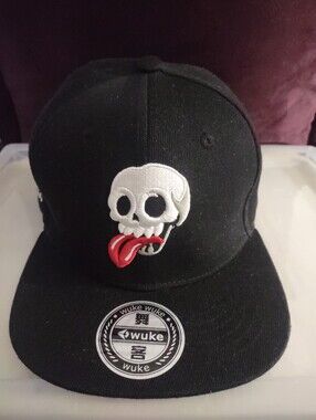 WUKE_Embroidered Skull Gesturing Snapback Cap